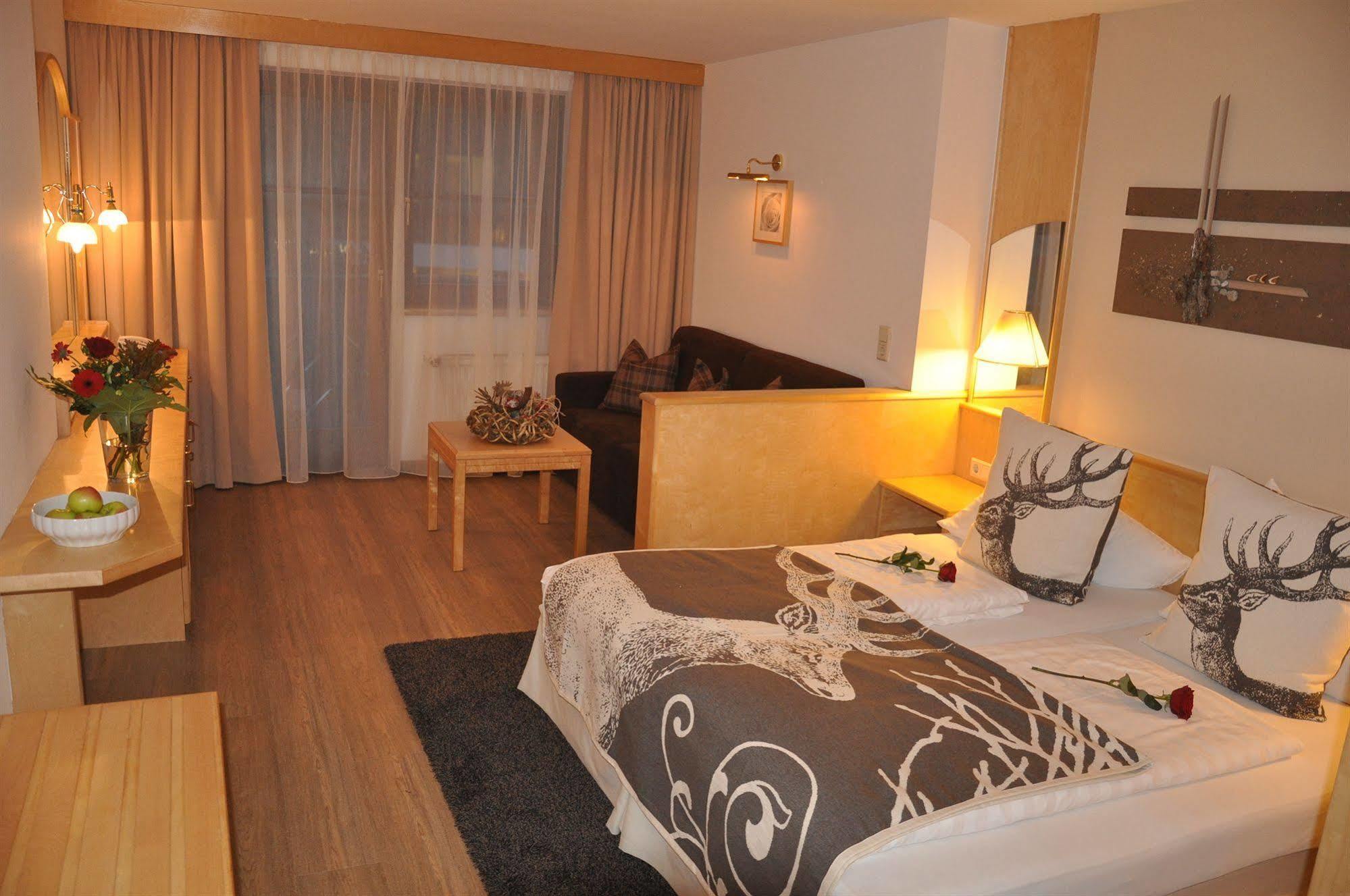 Hotel Central Seefeld in Tirol Ngoại thất bức ảnh