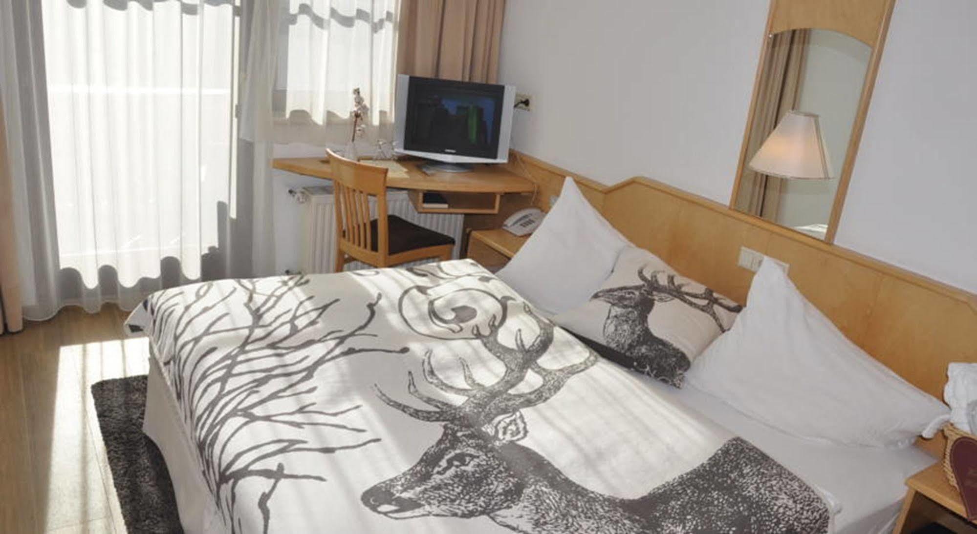 Hotel Central Seefeld in Tirol Ngoại thất bức ảnh