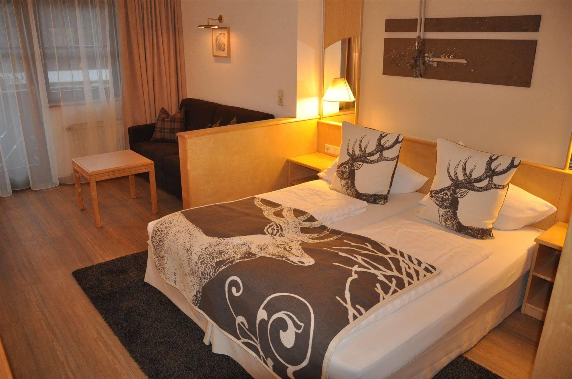 Hotel Central Seefeld in Tirol Ngoại thất bức ảnh
